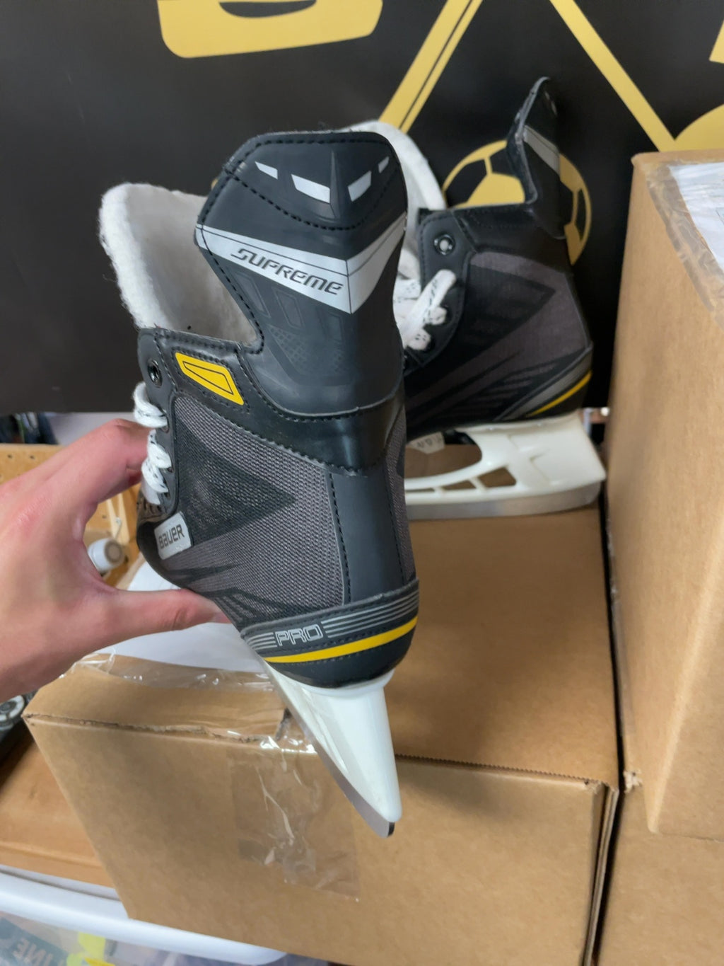 Bauer Supreme Pro Size 4 R Hockey Skates