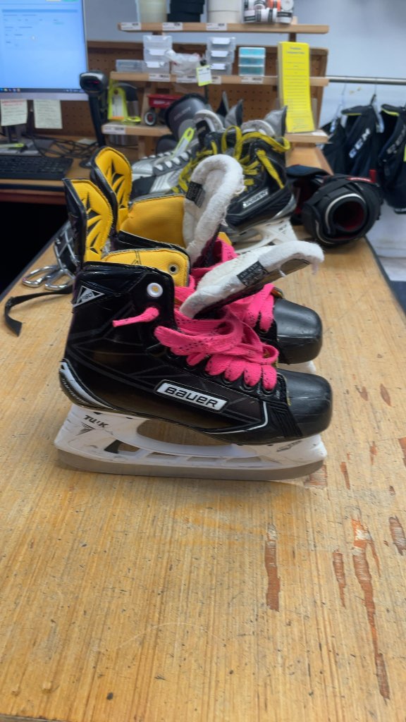Bauer Supreme S150 Hockey Skates - Size 4