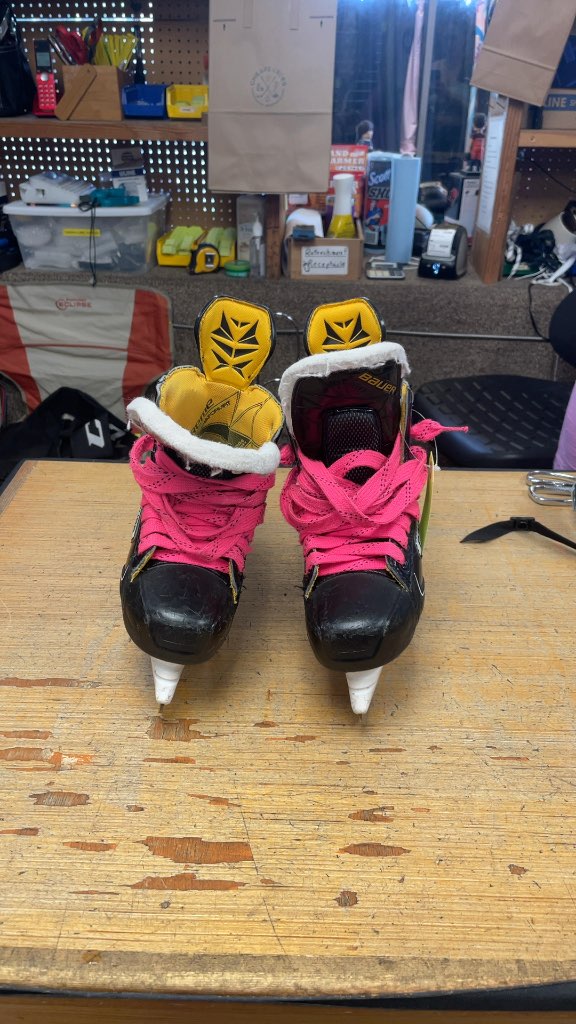 Bauer Supreme S150 Hockey Skates - Size 4
