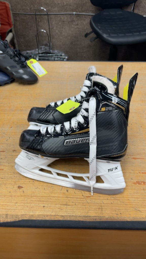 Bauer Supreme S25 Hockey Skates - Size 2