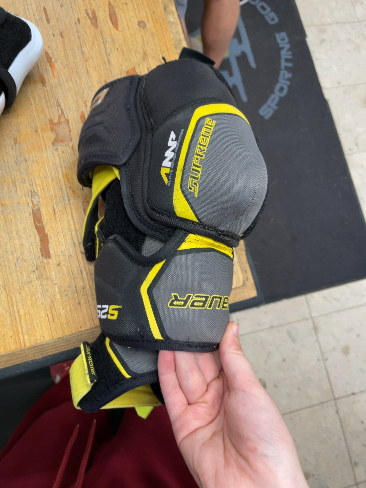 Bauer Supreme S29 Size Small Hockey Elbow Pads