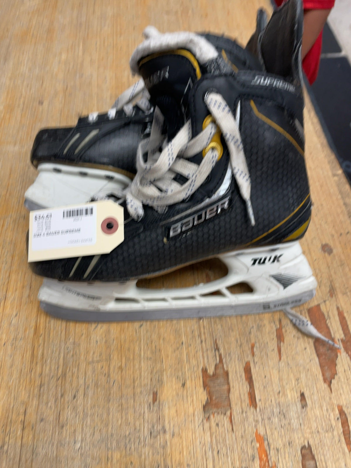 Bauer Supreme Size 4 Hockey Skates