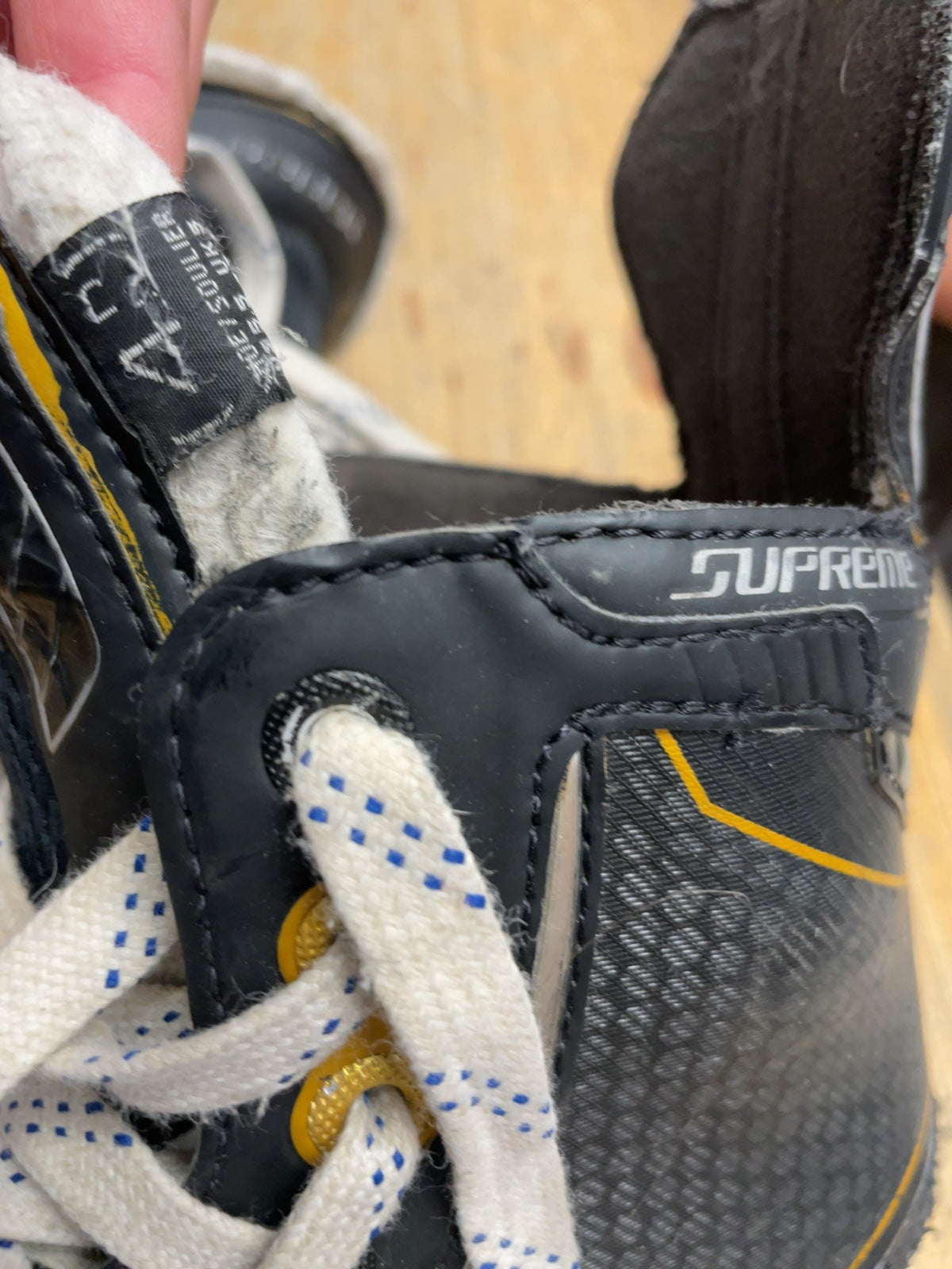 Bauer Supreme Size 4 Hockey Skates