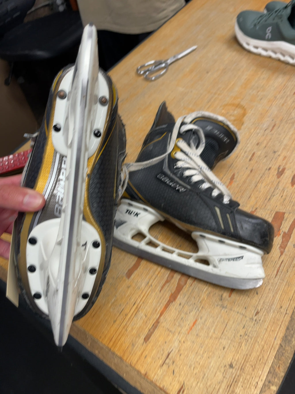 Bauer Supreme Size 4 Hockey Skates
