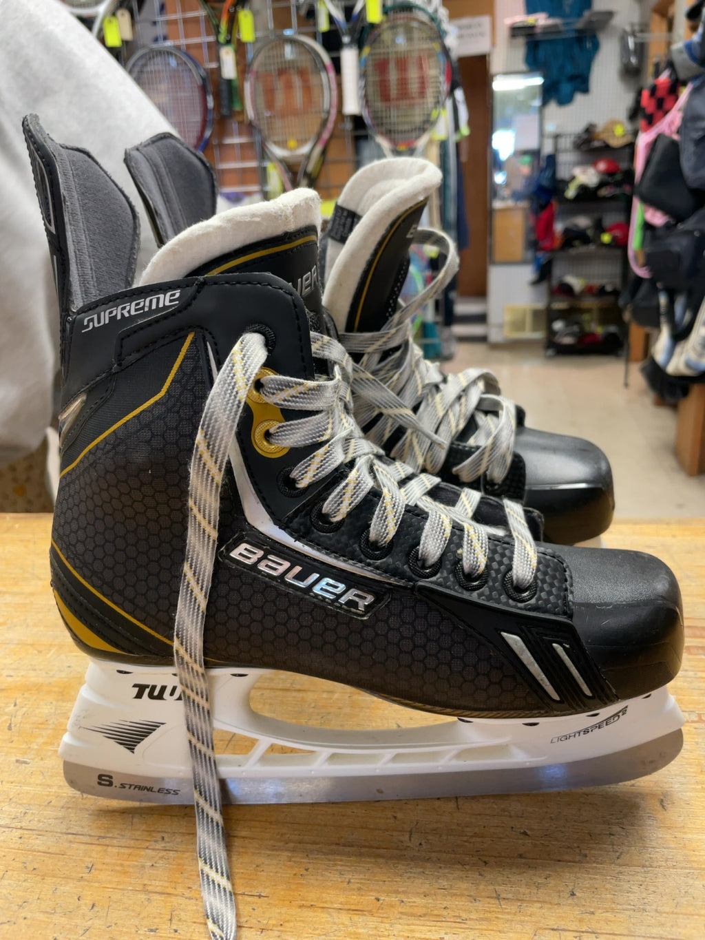 Bauer Supreme Size 5 Hockey Skates
