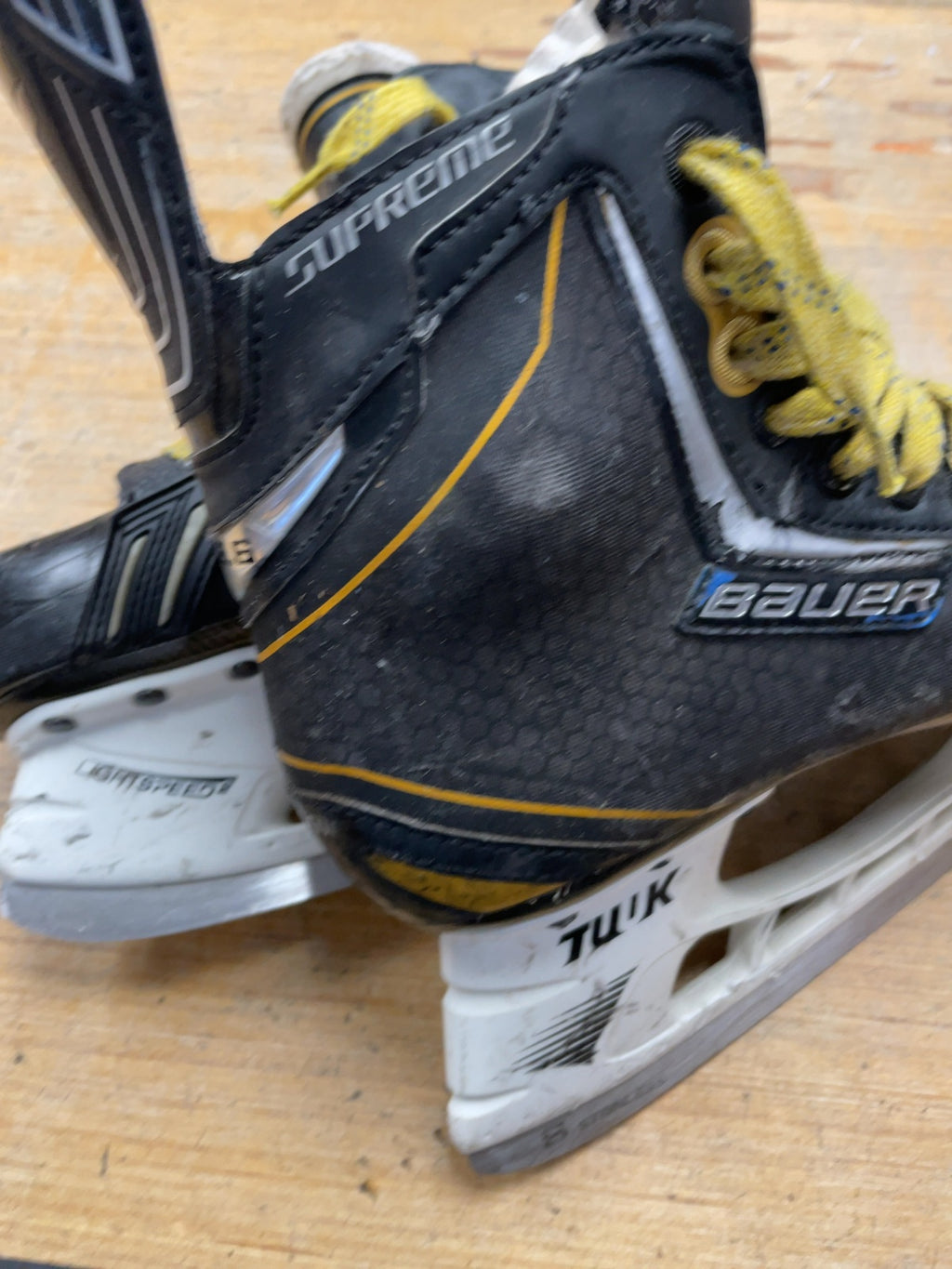 Bauer Supreme Size 6.5 Hockey Skates