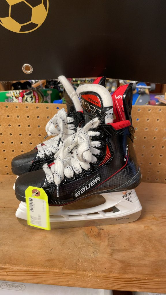 Bauer Vapor 3X Pro Hockey Skates - Size 2