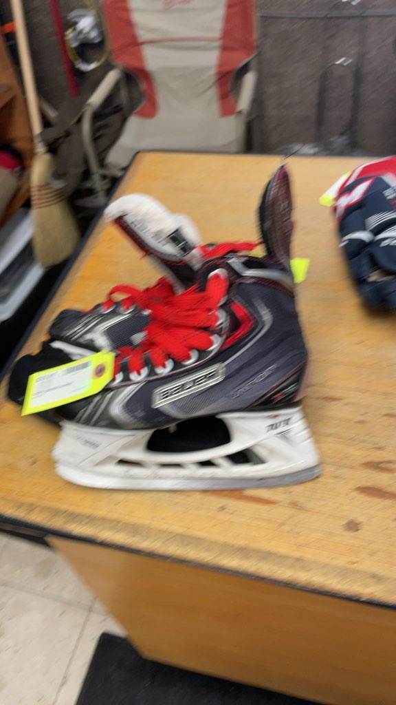 Bauer Vapor Hockey Skates - Size 1