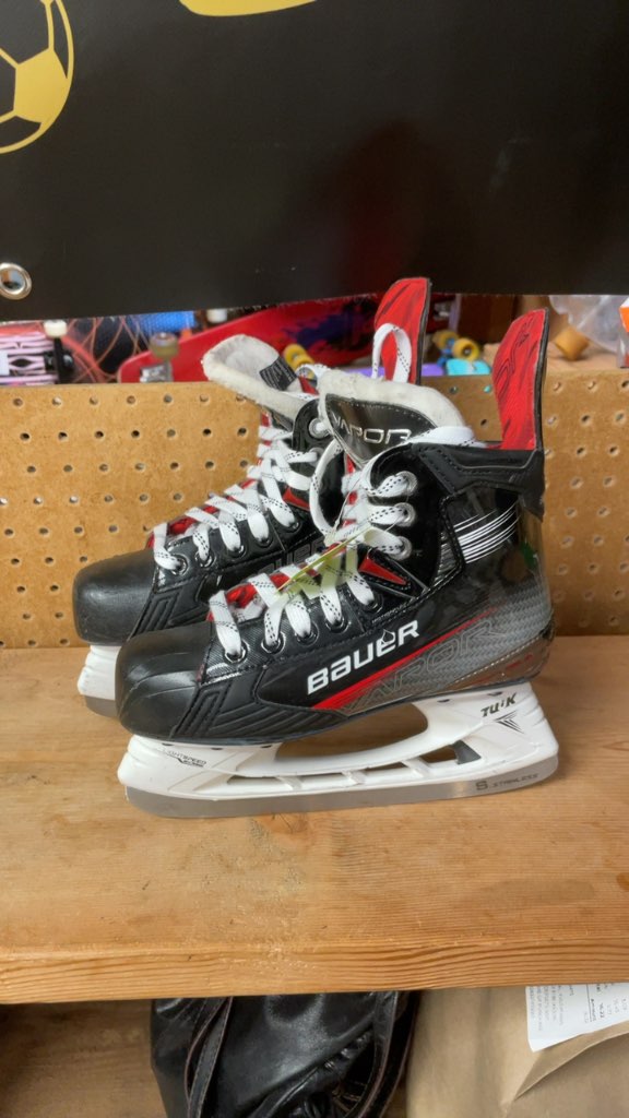 Bauer Vapor Hockey Skates Size 3.5