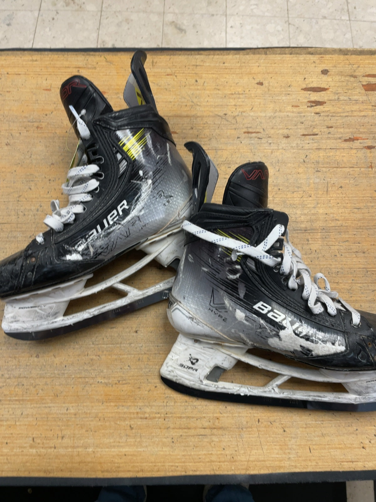Bauer Vapor Hyperlite 2 Hockey Skates - Size 9.5