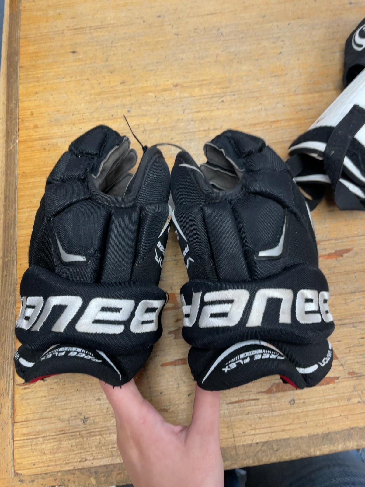 Bauer Vapor Pro Series 11" Hockey Gloves
