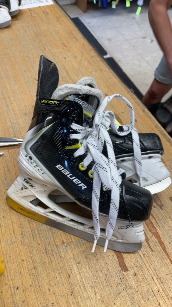 Bauer Vapor Select Hockey Skates Size 2.5