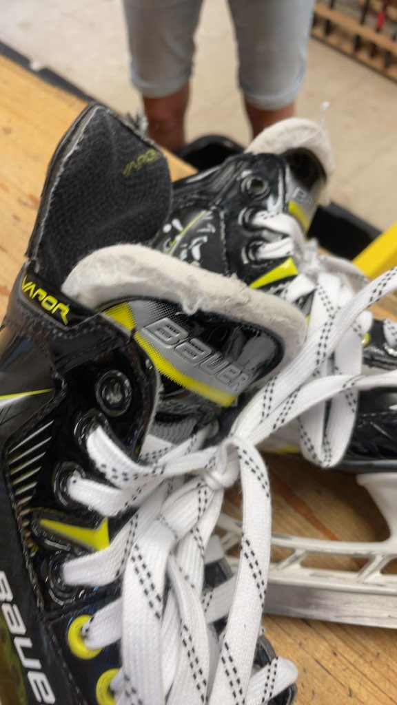 Bauer Vapor Select Hockey Skates Size 2.5