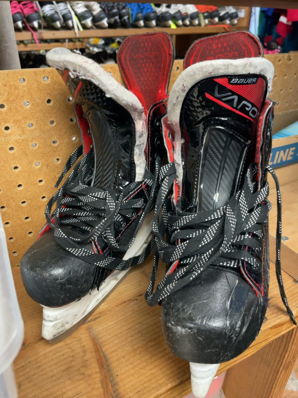 Bauer Vapor Size 4 Hockey Skates