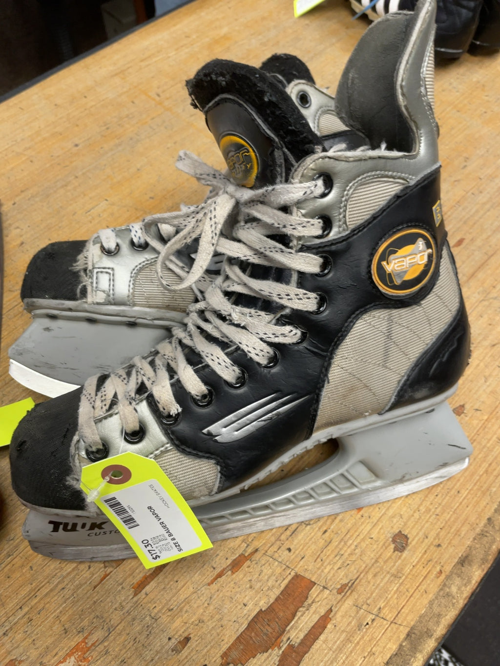 Bauer Vapor Size 8 Hockey Skates