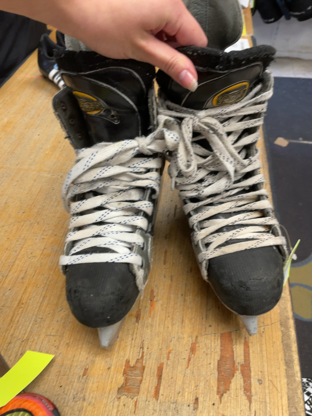 Bauer Vapor Size 8 Hockey Skates