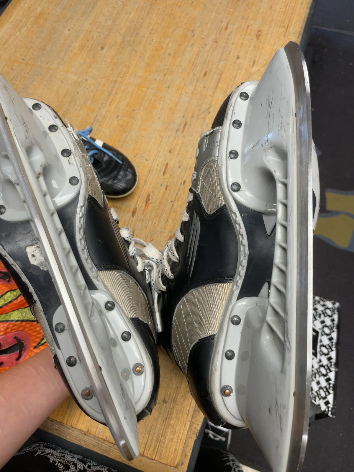 Bauer Vapor Size 8 Hockey Skates
