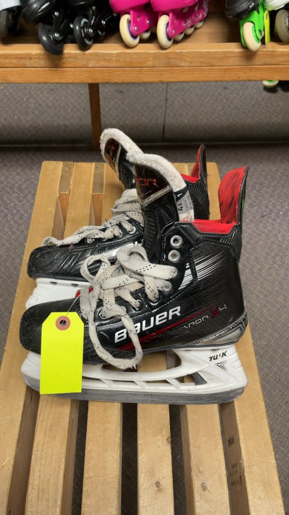 Bauer Vapor X4 Hockey Skates - Size 4.5