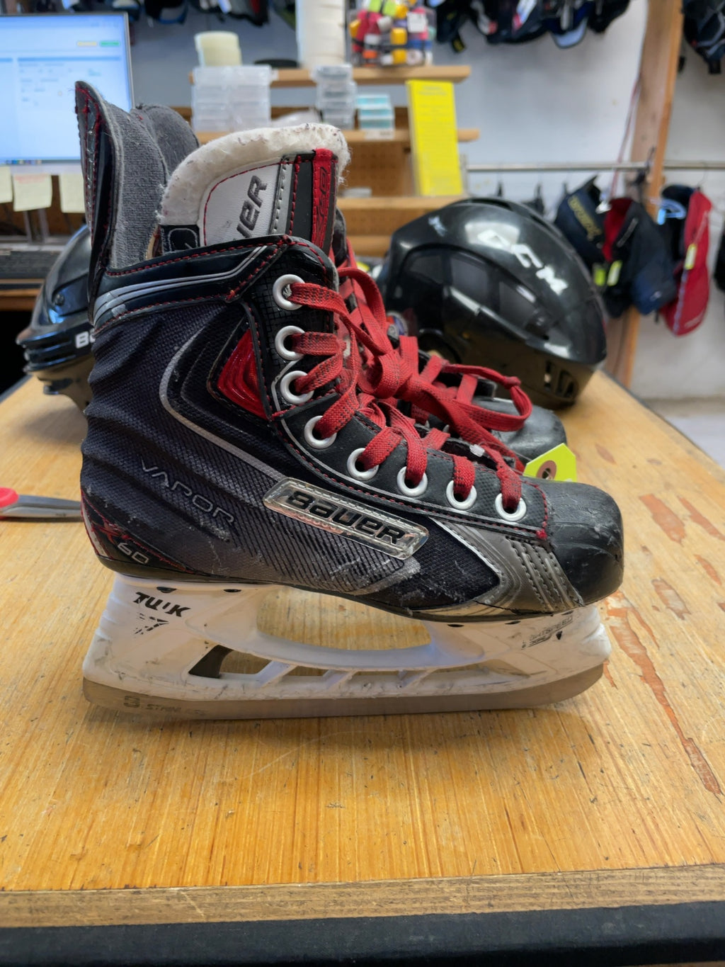 Bauer Vapor X60 Hockey Skates - Size 1.5