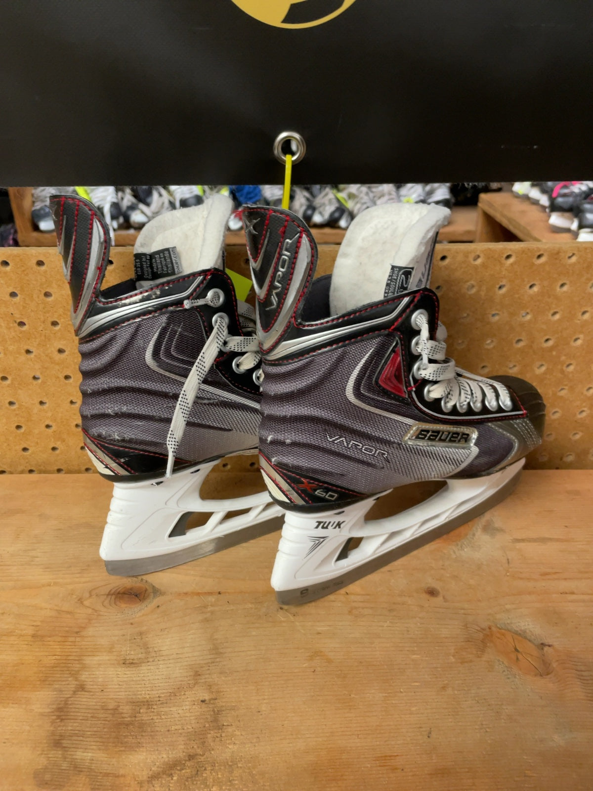 Bauer Vapor X60 Size 2.5 D Hockey Skates
