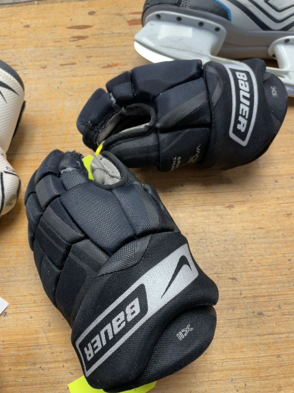 Bauer Vapor XII 12" Hockey Gloves