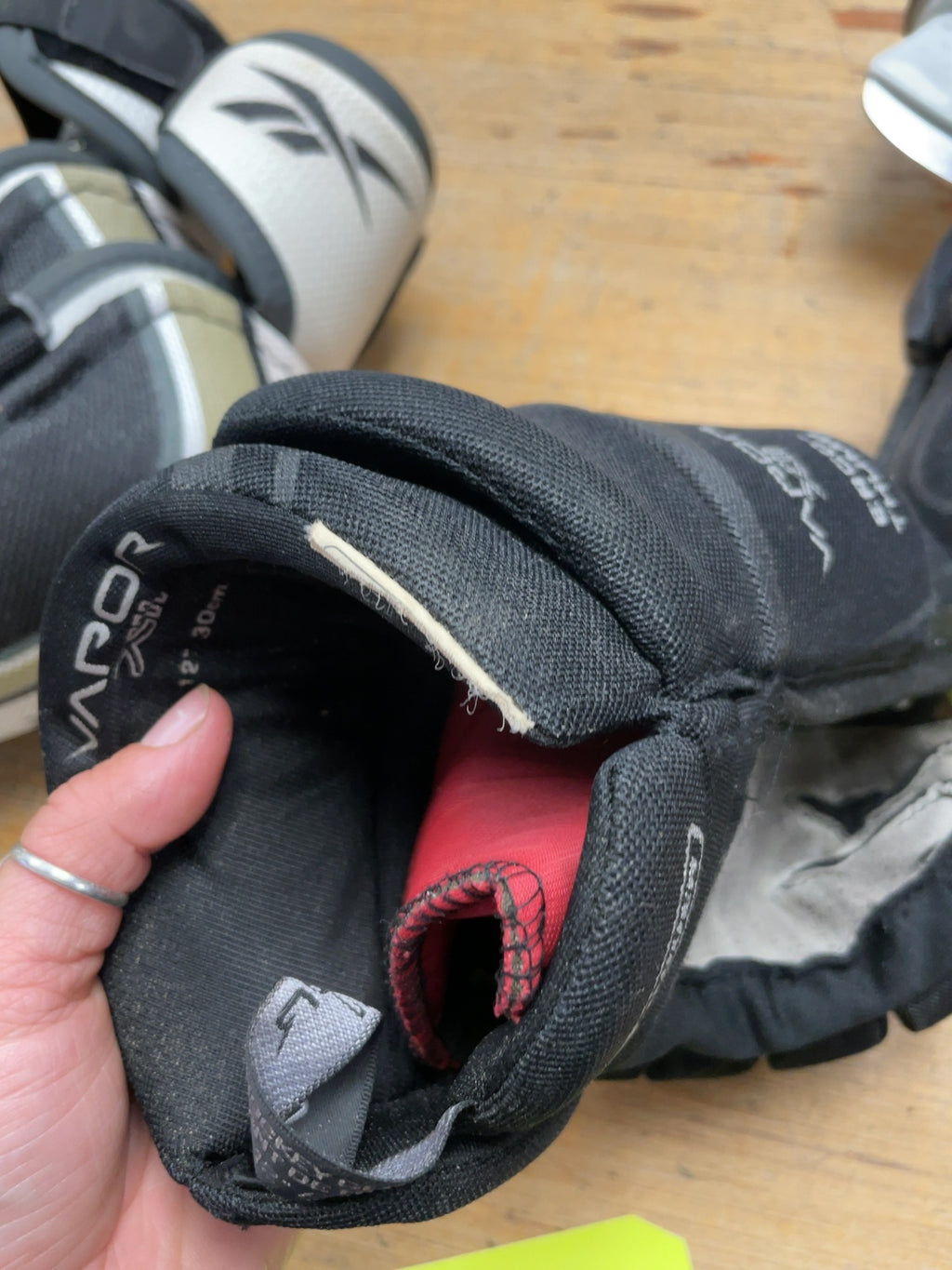 Bauer Vapor XII 12" Hockey Gloves