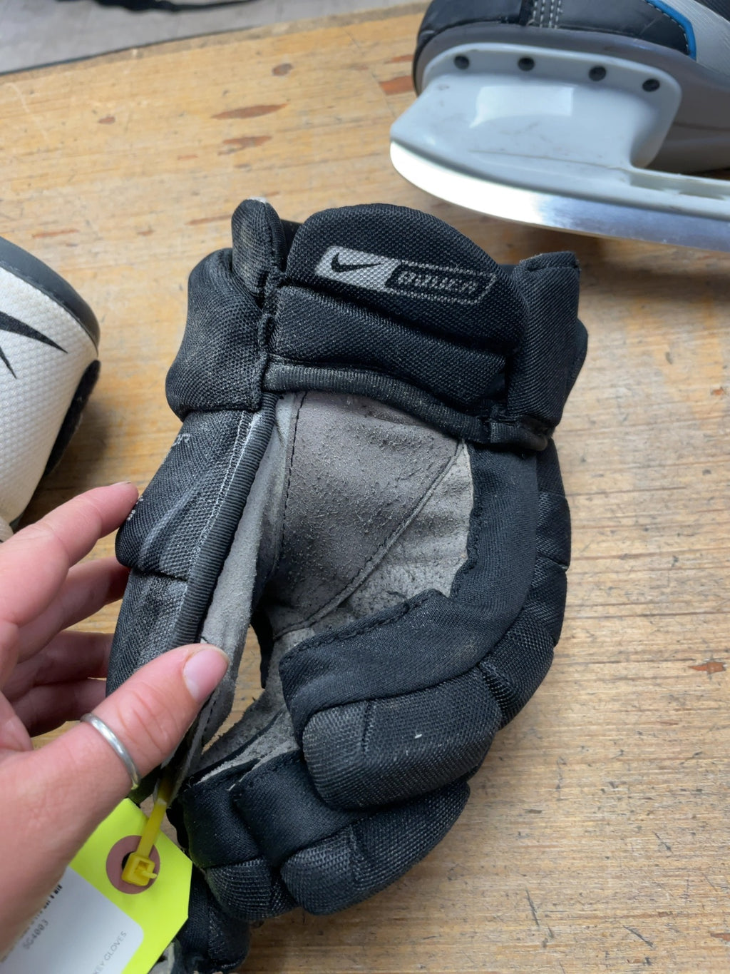 Bauer Vapor XII 12" Hockey Gloves