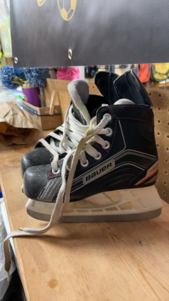 Bauer X200 Hockey Skates - Size 13C