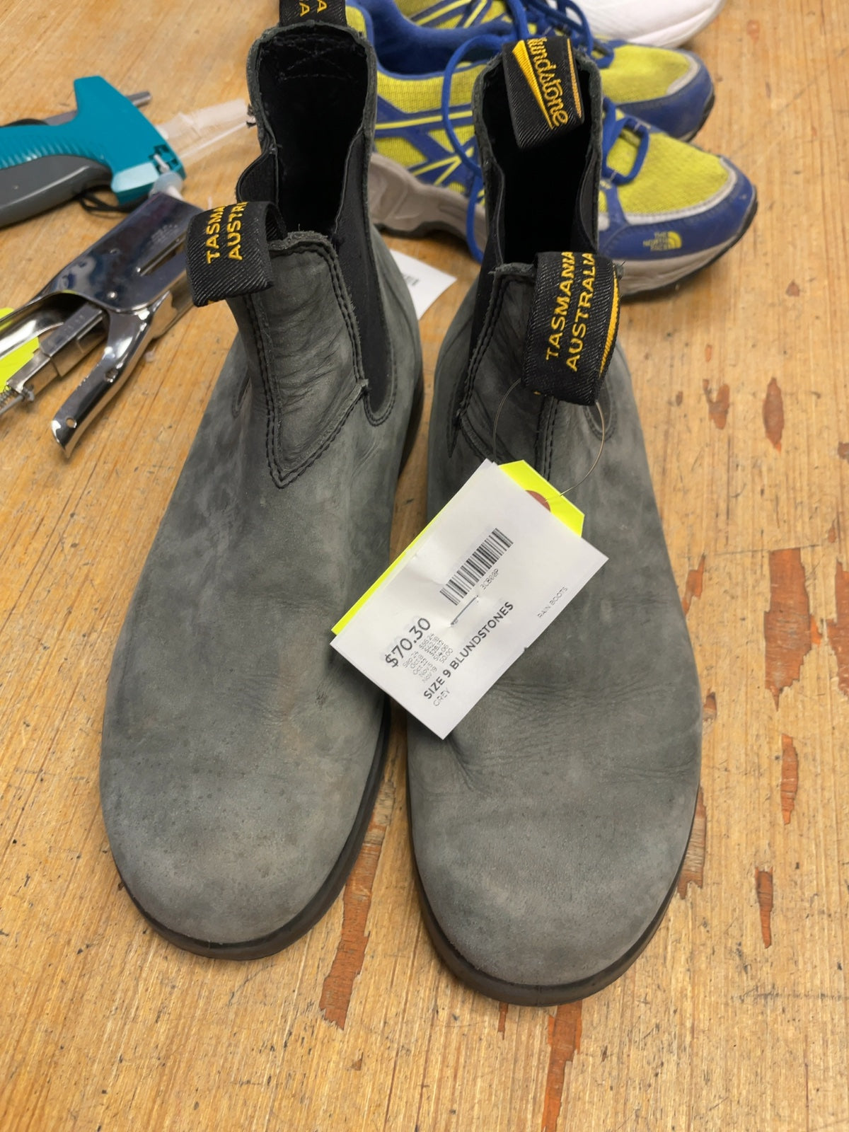 Blundstone Chelsea Boots Size 9 Grey Vibram Sole