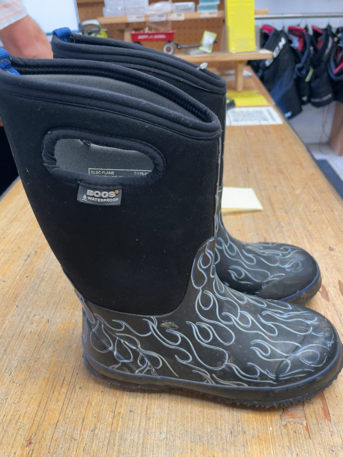 Bogs Classic Flame Size 5 Youth Rain Boots