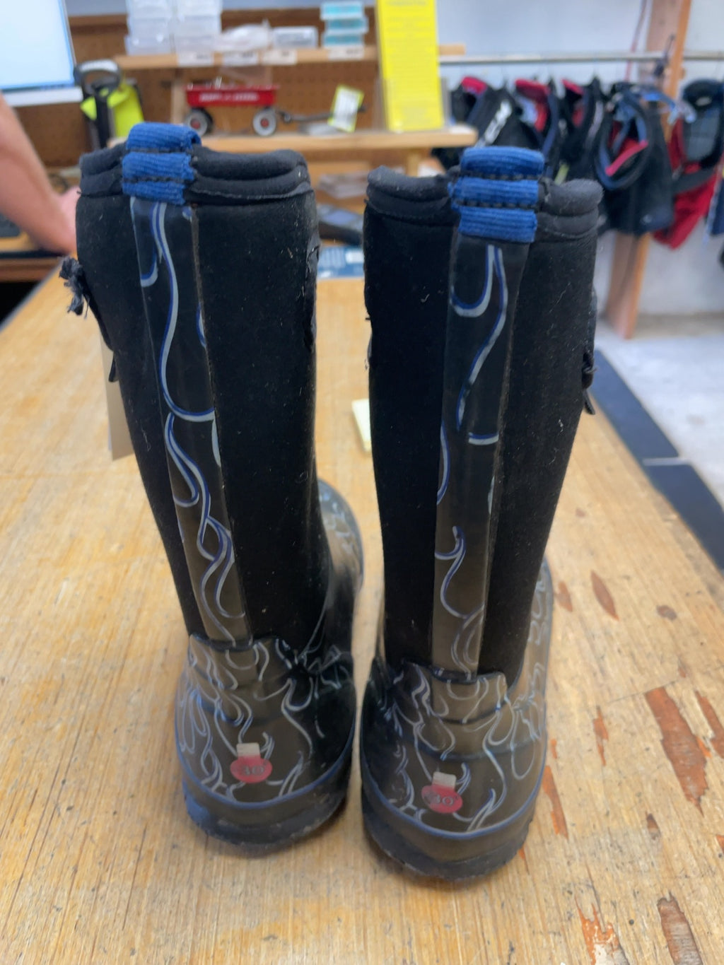 Bogs Classic Flame Size 5 Youth Rain Boots