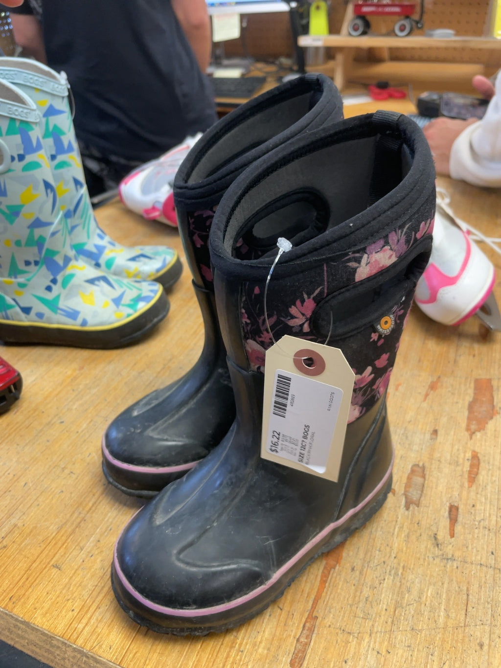 Bogs Rain Boots 12C Black/Pink Floral