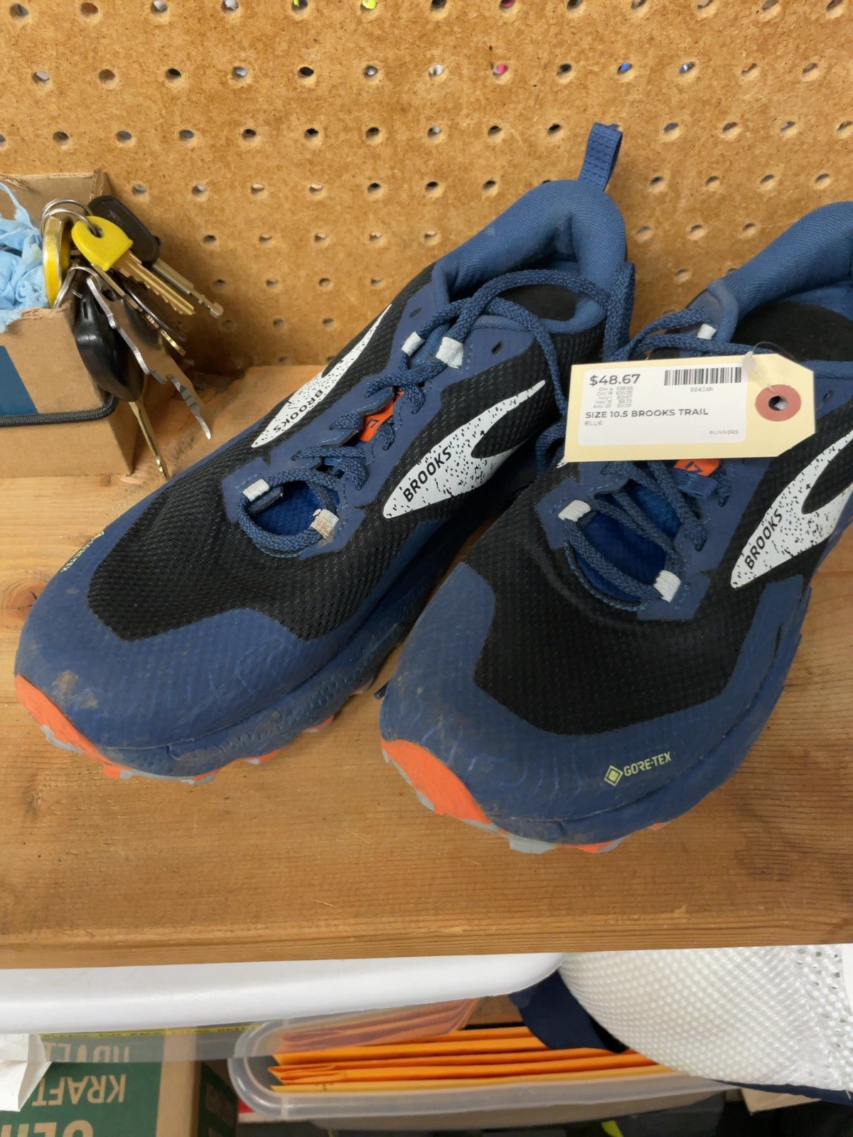 Brooks Cascadia 17 Size 10.5 Gore-Tex Trail Running Shoes