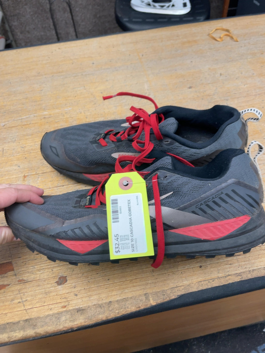 Brooks Cascadia Gore-Tex Size 10 Grey/Red Runners