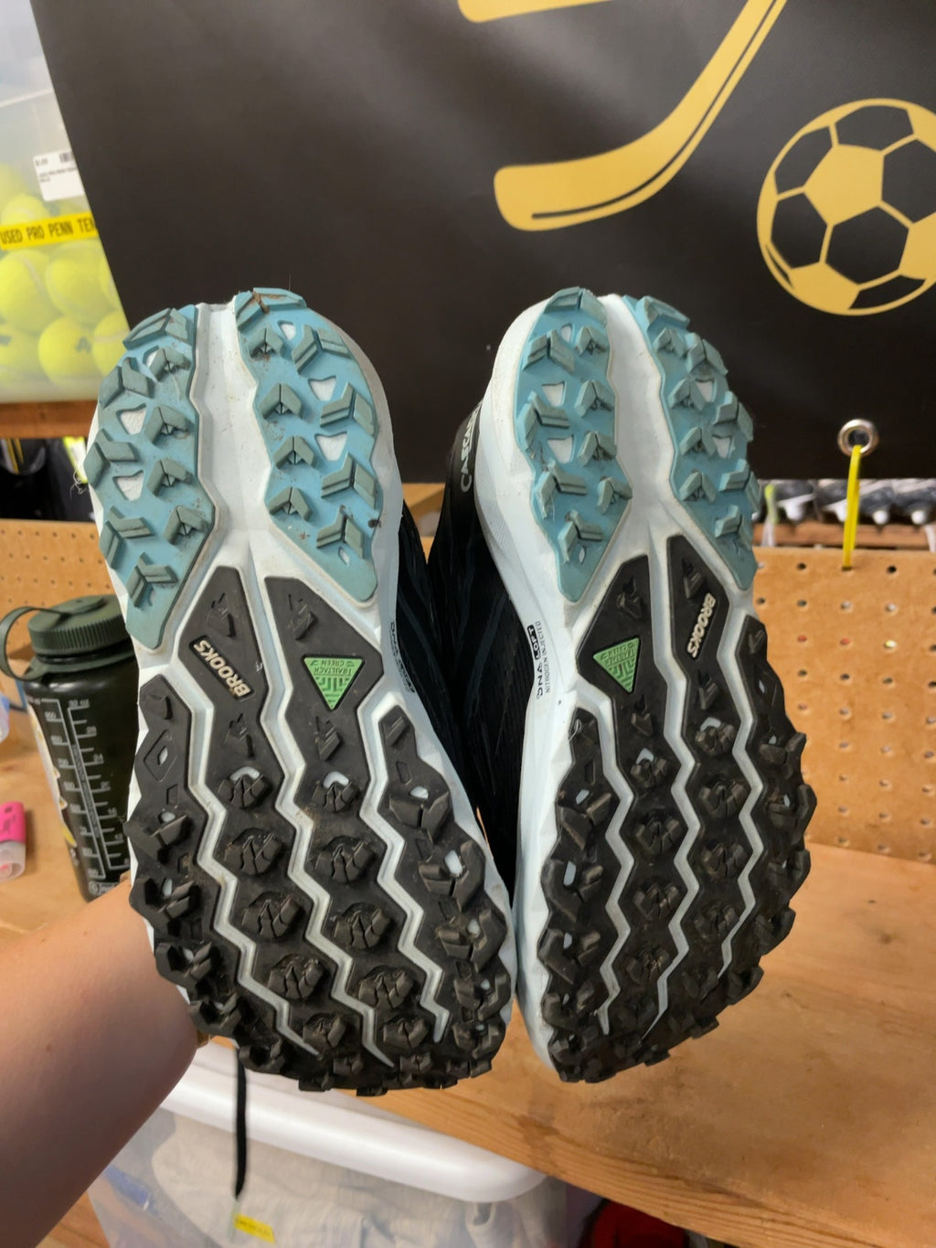 Brooks Cascadia Ladies 8.5 Gore-Tex Trail Shoes