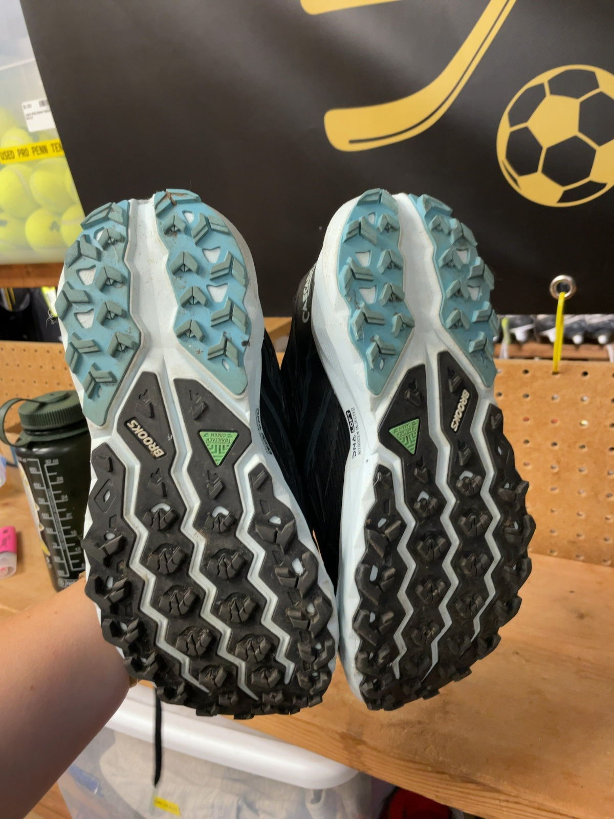 Brooks Cascadia Ladies 8.5 Gore-Tex Trail Shoes