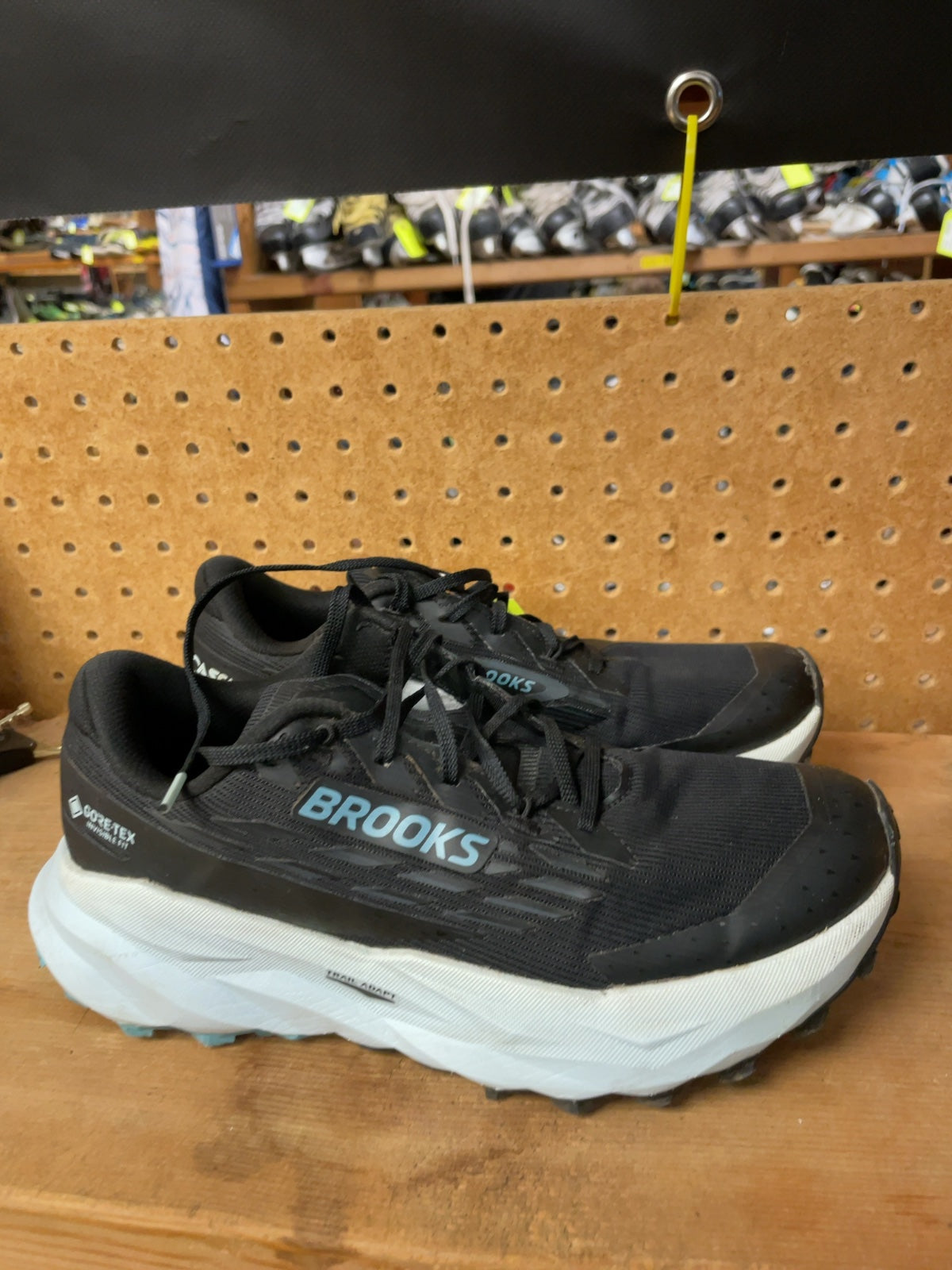 Brooks Cascadia Ladies 8.5 Gore-Tex Trail Shoes
