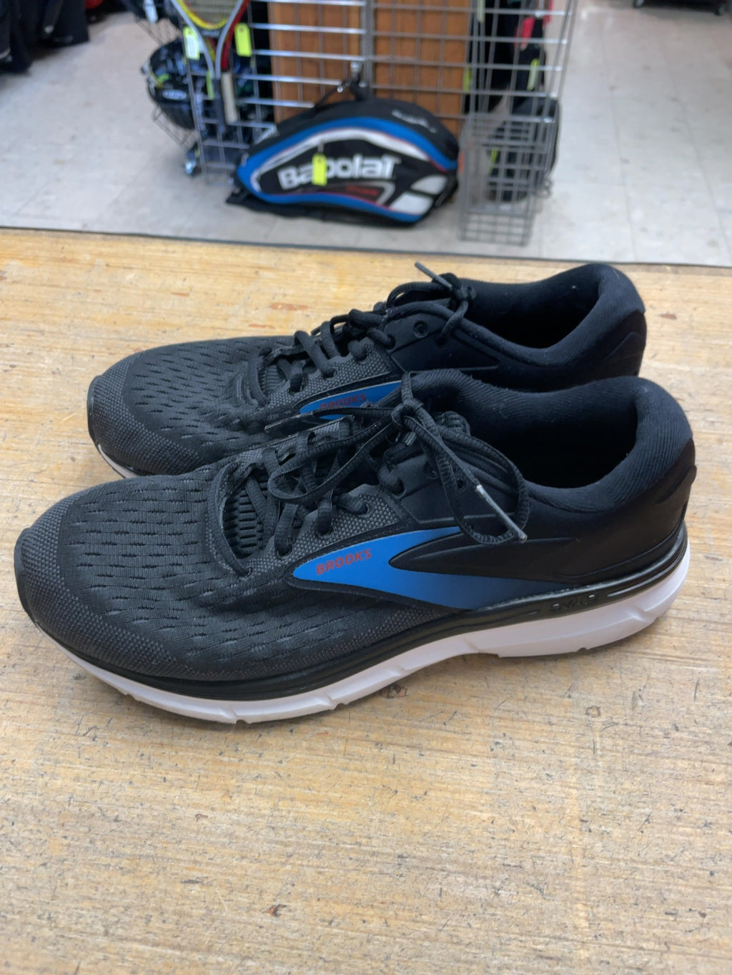 Brooks Dyad 11 Size 9.5 Running Shoes