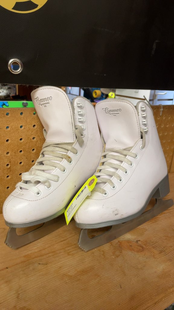 Cameo Figure Skates - Size 5