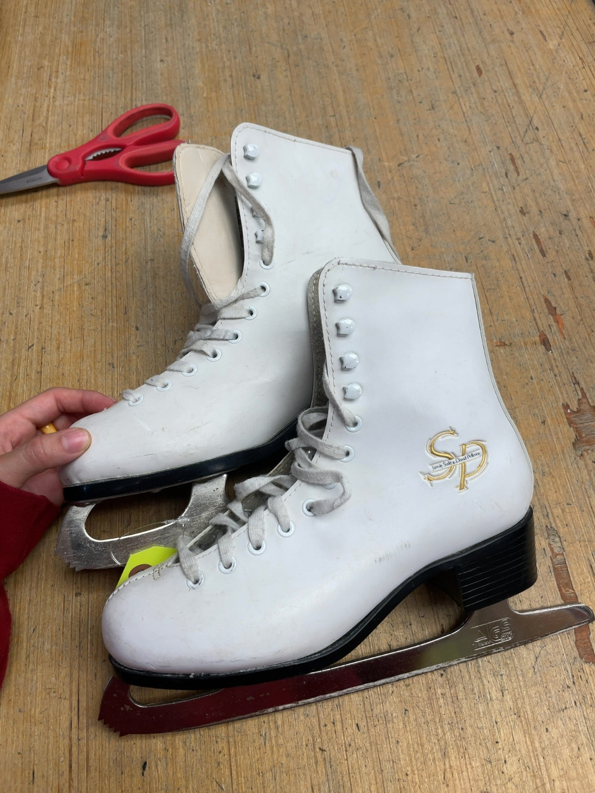 CCM 30 Size 9 Figure Skates