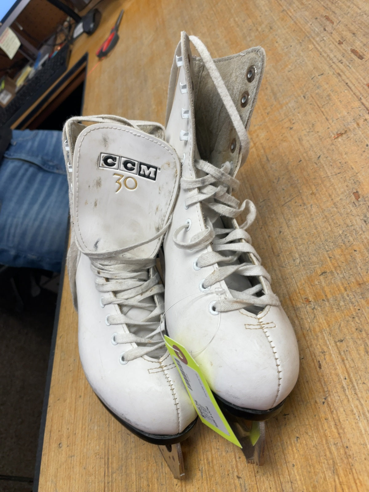 CCM 30 Size 9 Figure Skates