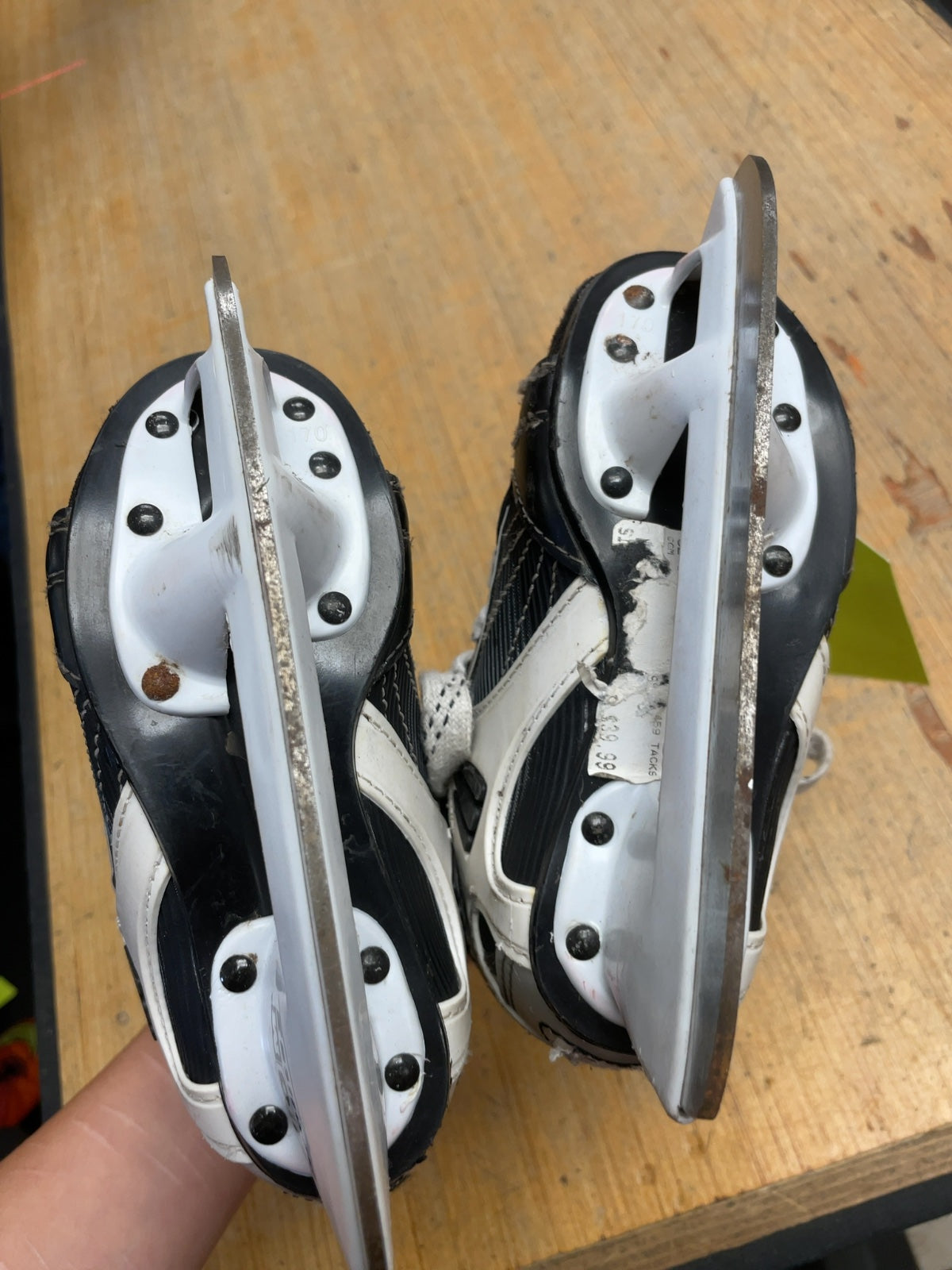 CCM 459 Tacks Size 9C Hockey Skates