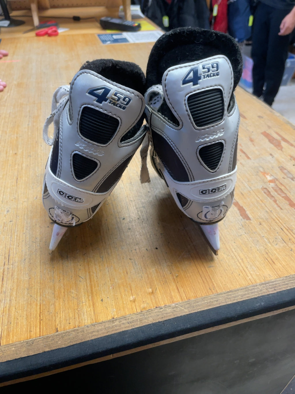 CCM 459 Tacks Size 9C Hockey Skates