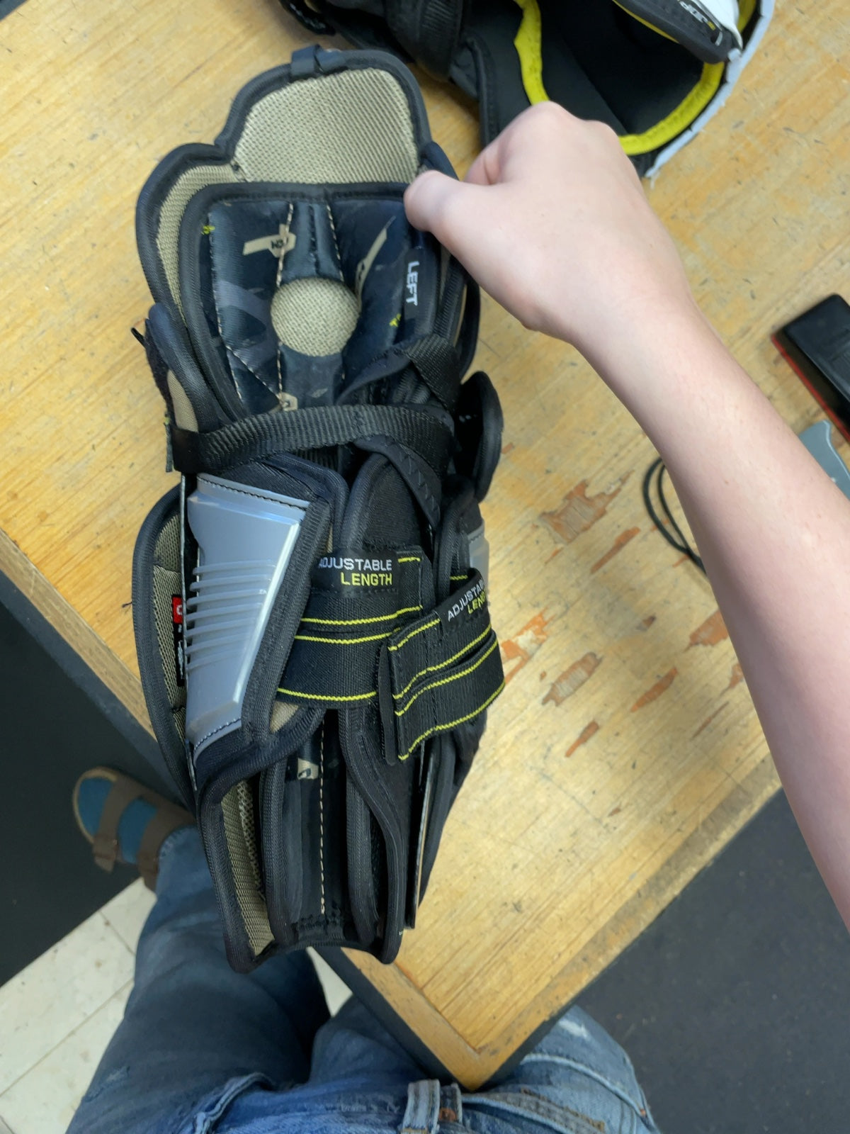 CCM Classic SE 11" Hockey Shin Pads