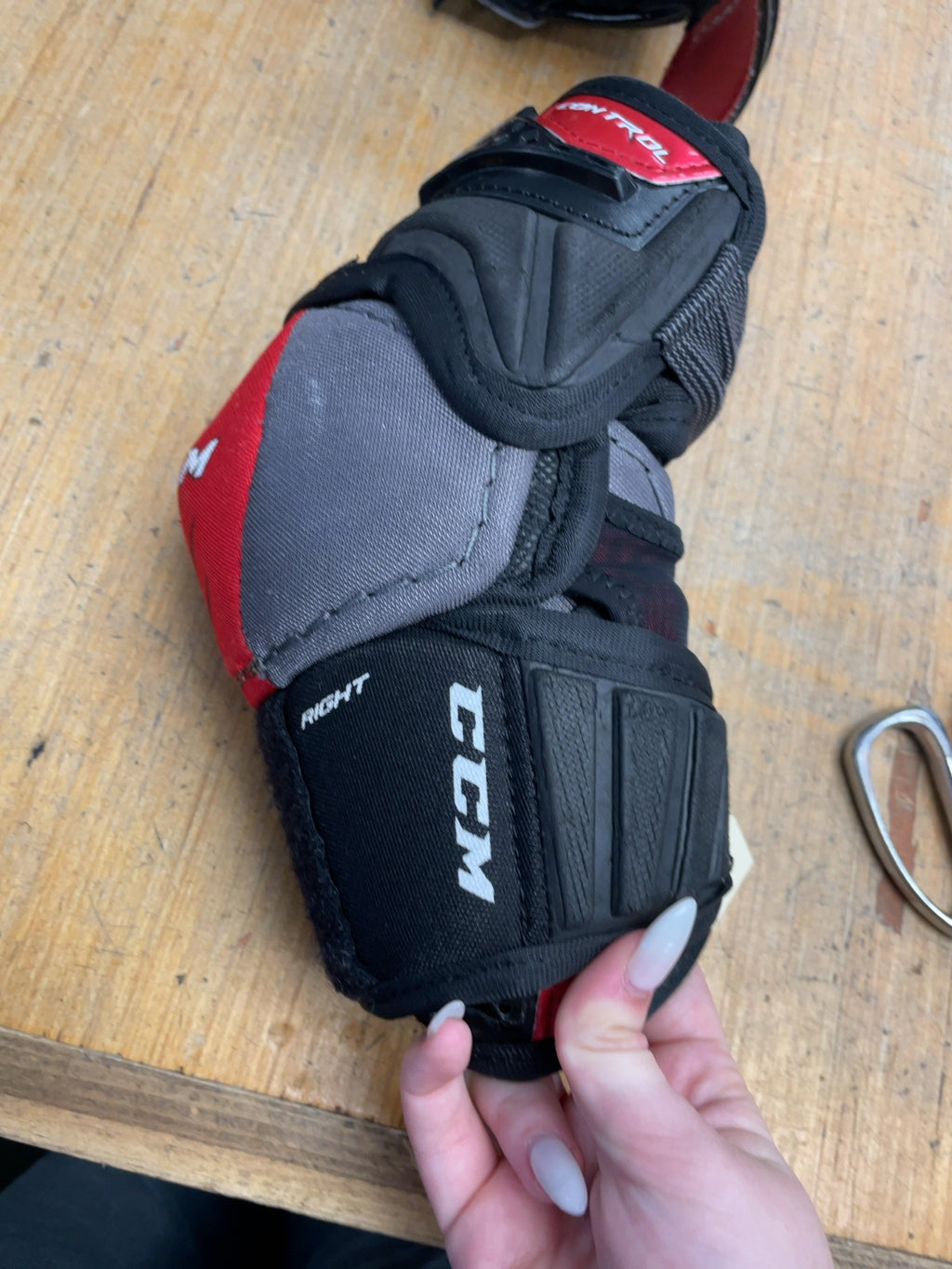 CCM Hockey Elbow Pads JR Medium Red/Black