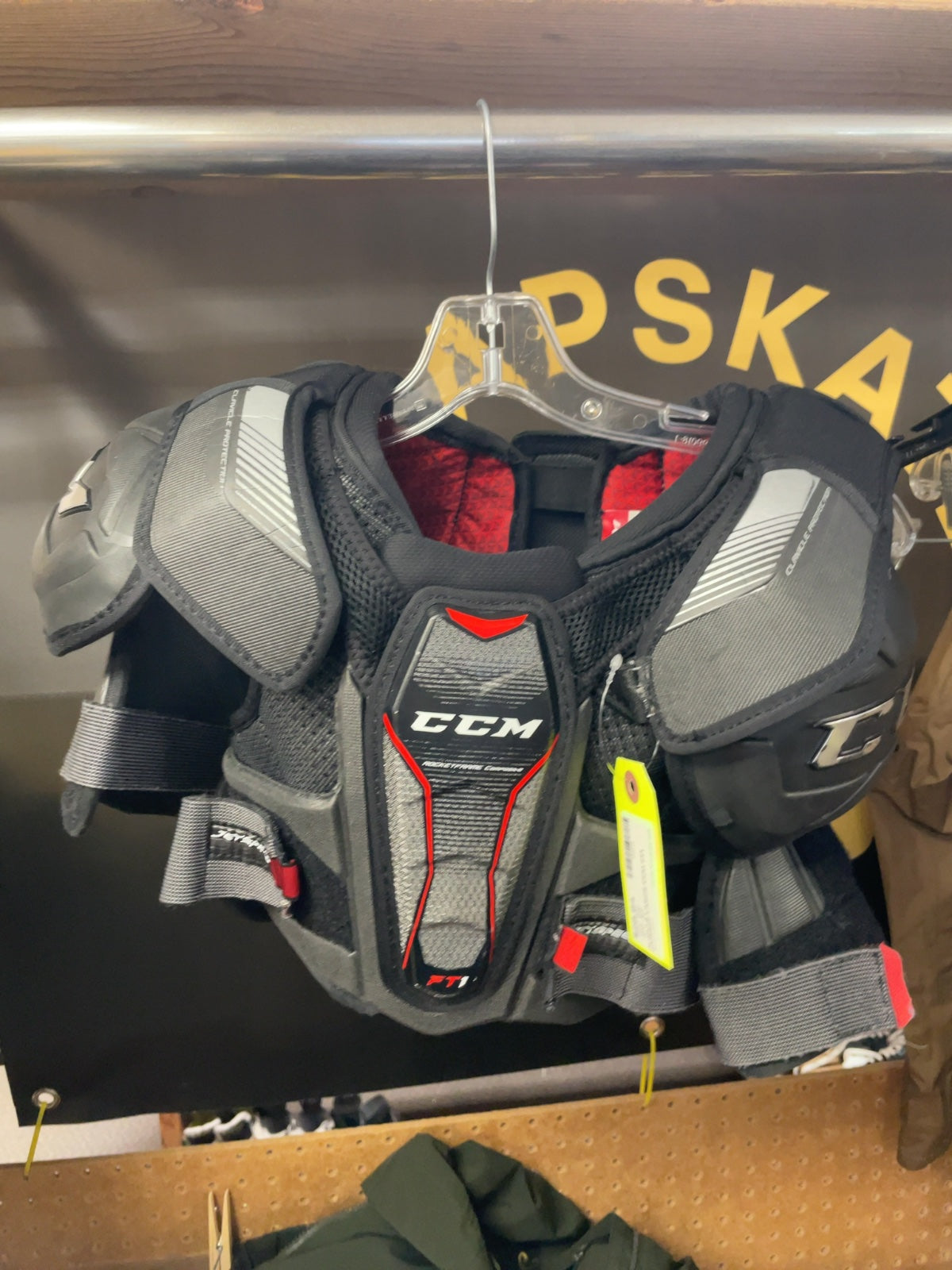CCM JetSpeed FT1 Junior Large Hockey Shoulder Pads