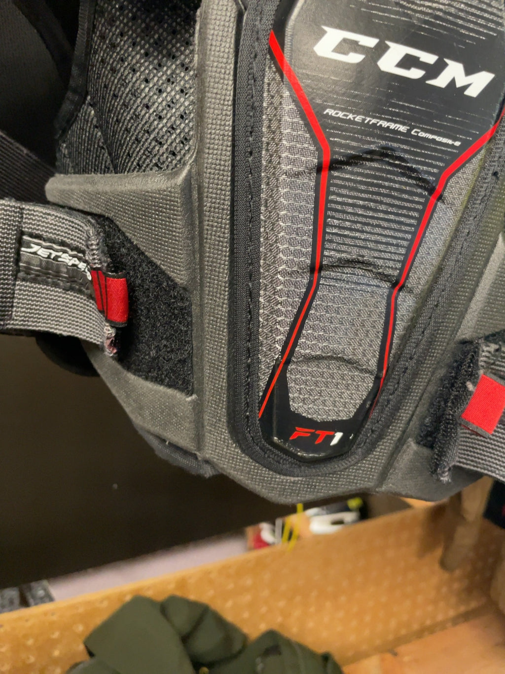 CCM JetSpeed FT1 Junior Large Hockey Shoulder Pads