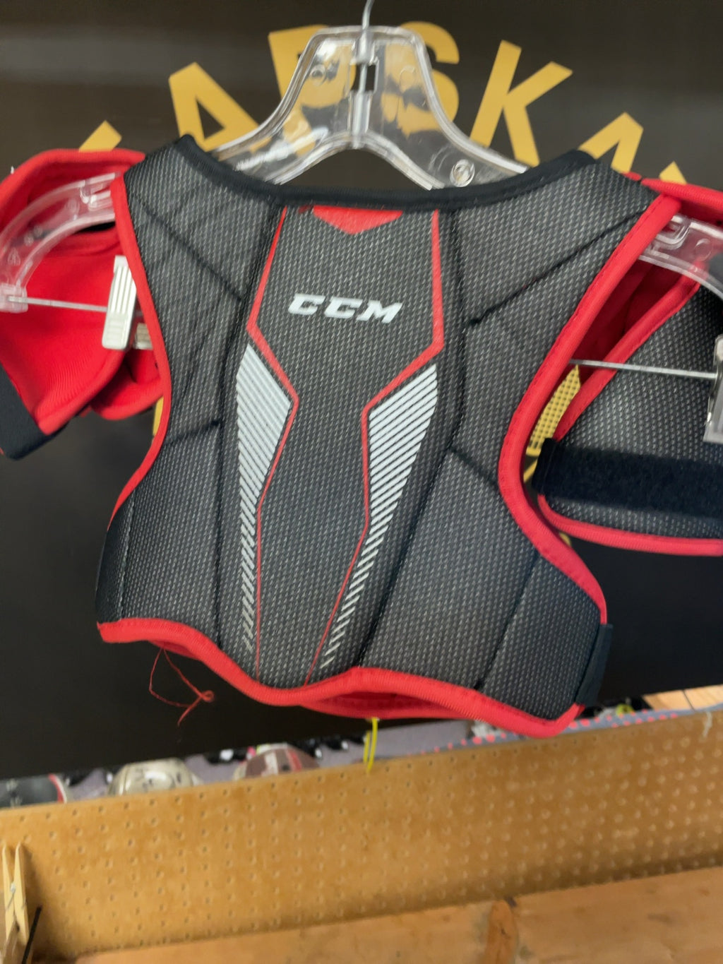 CCM JetSpeed FT350 Youth Medium Hockey Shoulder Pads