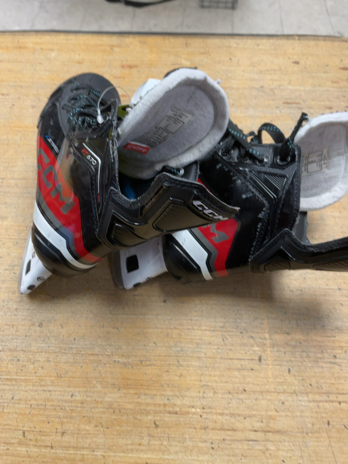 CCM JetSpeed FT670 Size 5 Hockey Skates