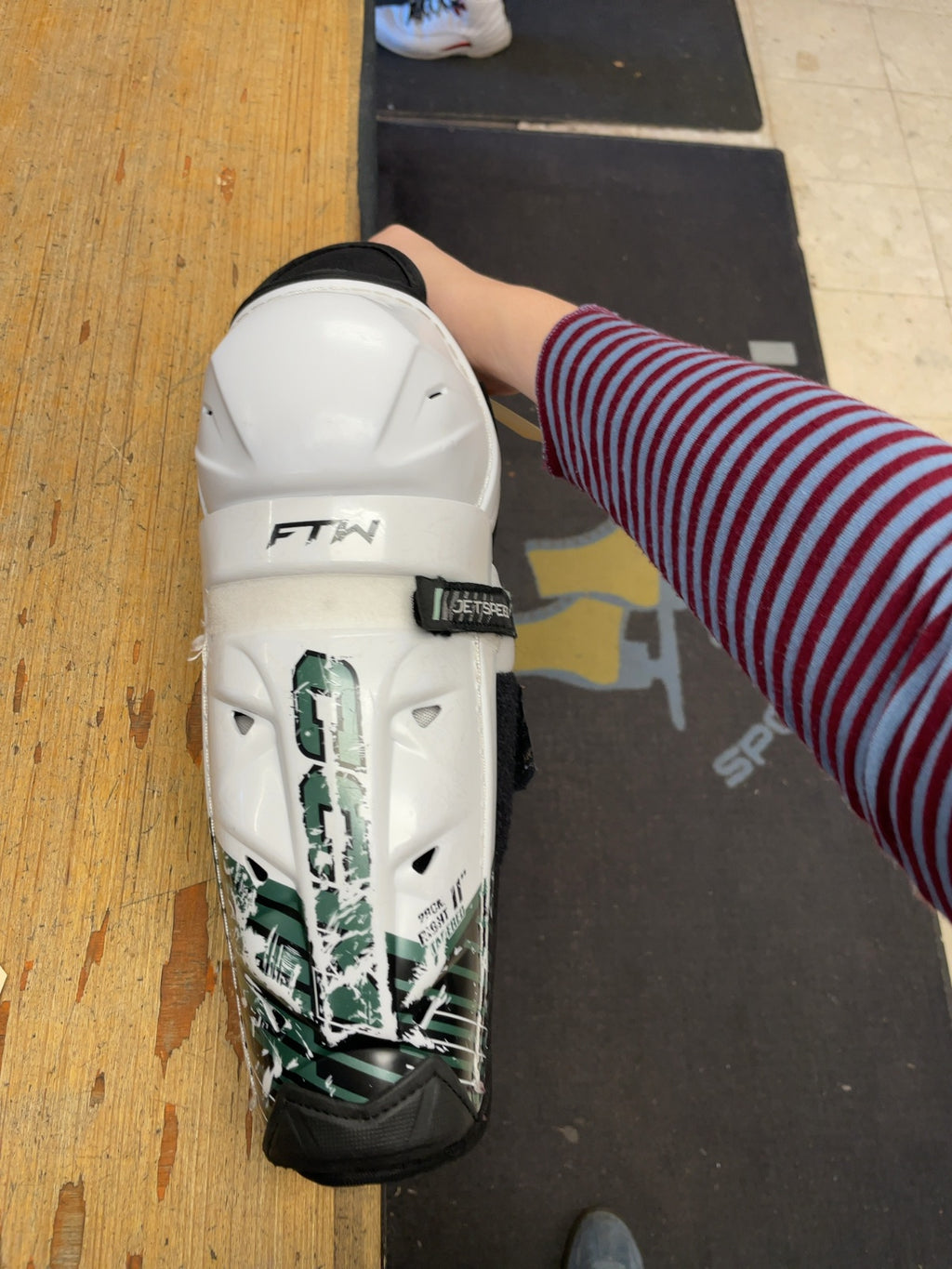 CCM Jetspeed FTW 11" Hockey Shin Pads